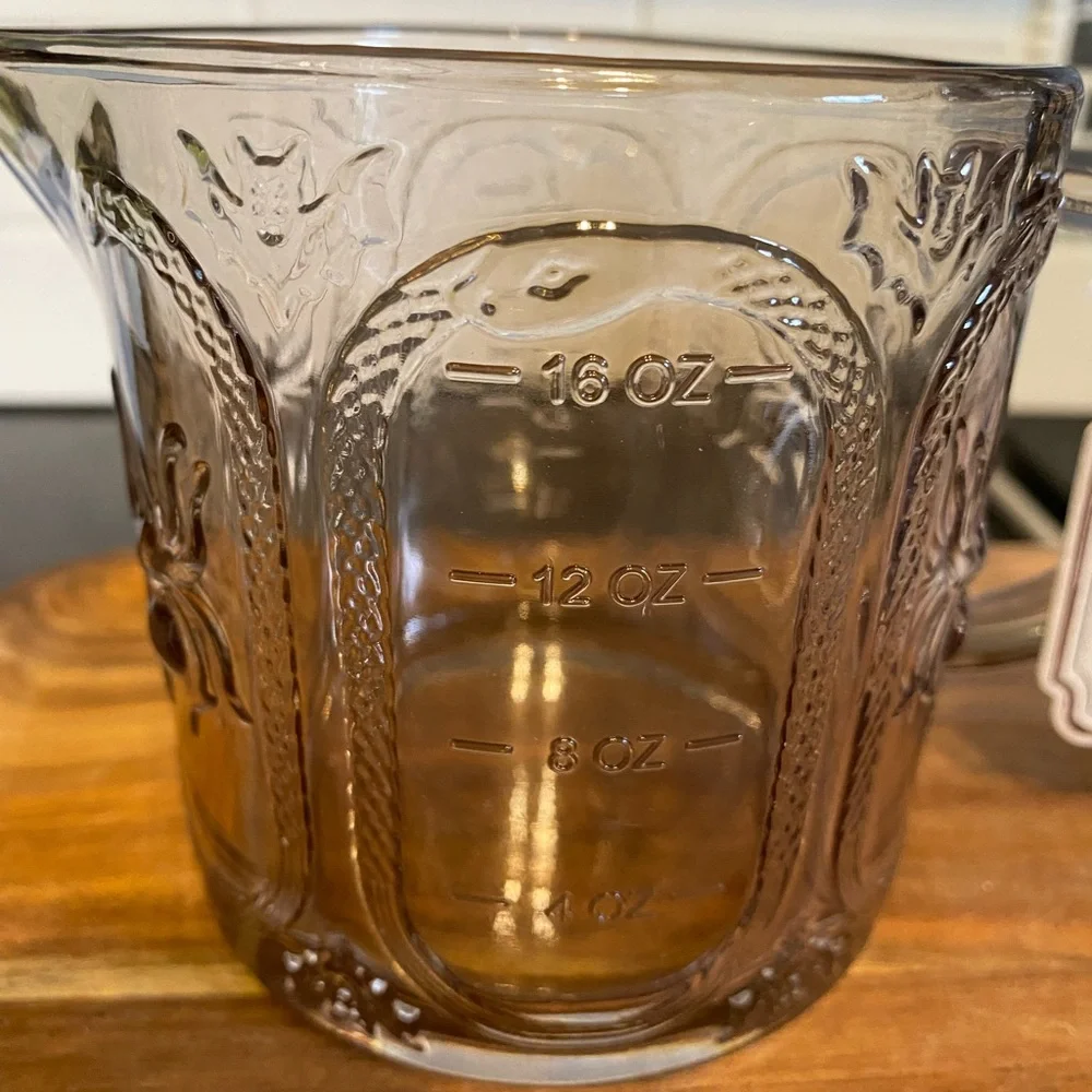 CWC Halloween Glass Measuring Cup With Spiders Bats Snakes 16oz